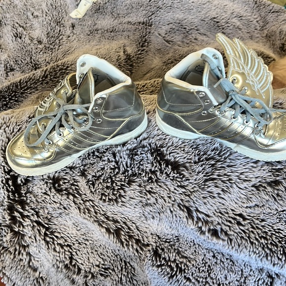 ADIDAS metallic silver/wings - Picture 2 of 10